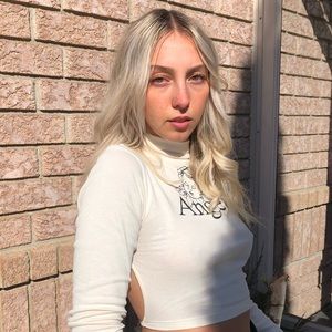 Meet your Posher, Claudia